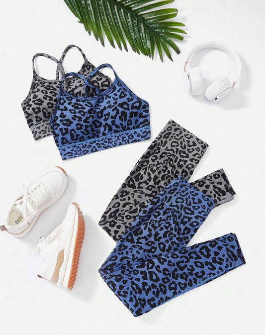 Conjunto deportivo con estampado de leopardo