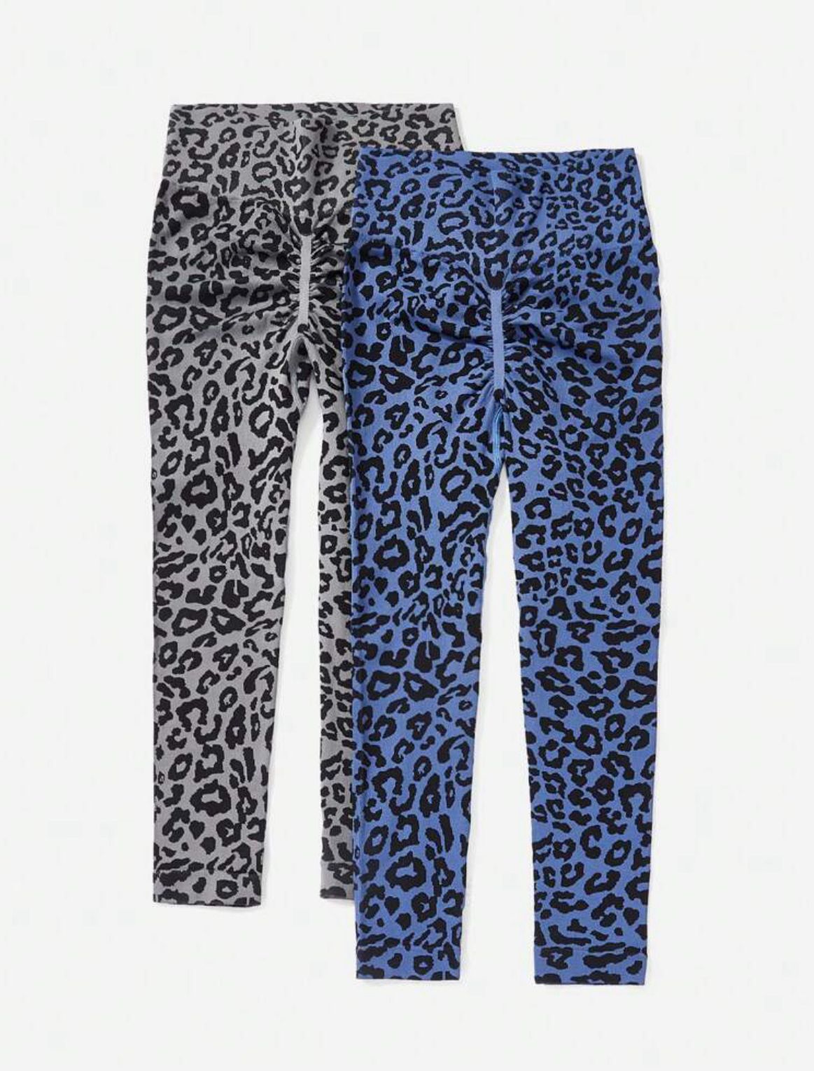 Conjunto deportivo con estampado de leopardo