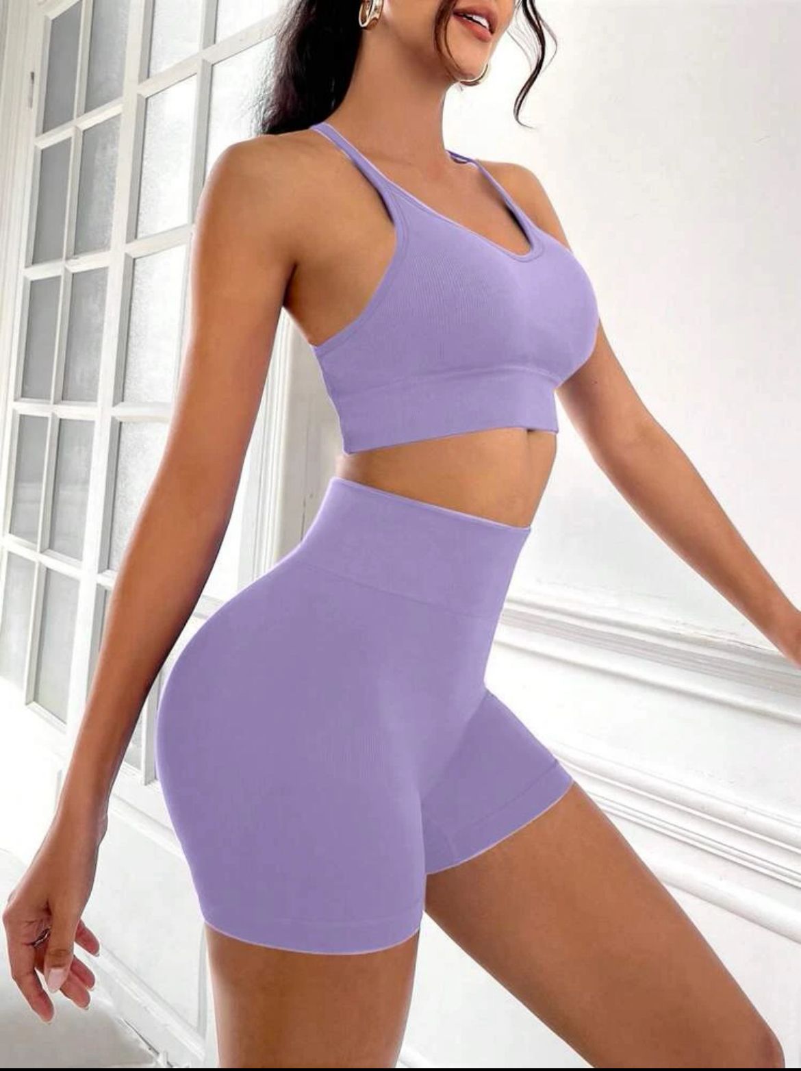 Conjunto deportivo de espalda abierta con tira cruzada