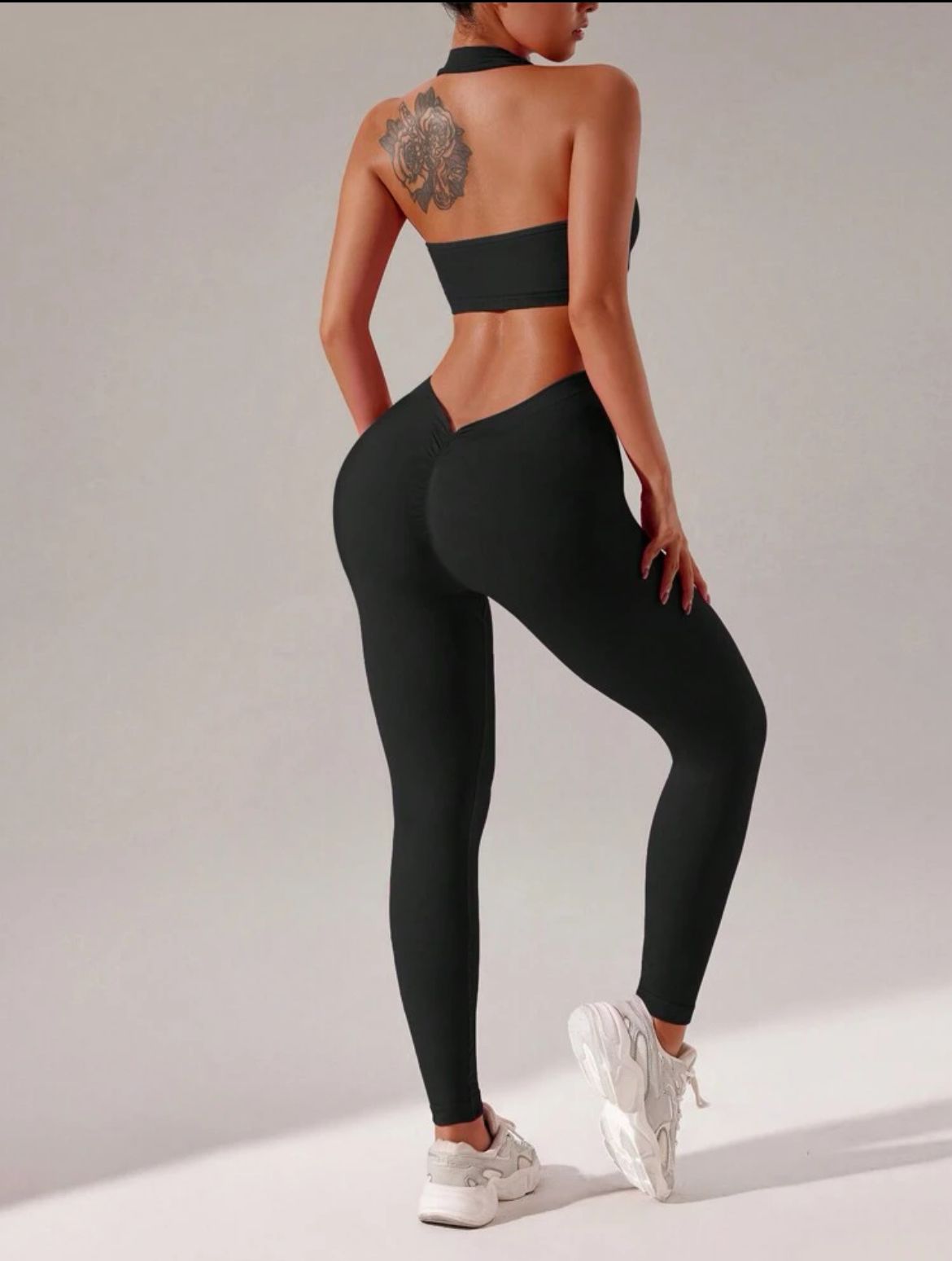 Conjunto Deportivo corte V con alta elasticidad sin costuras.